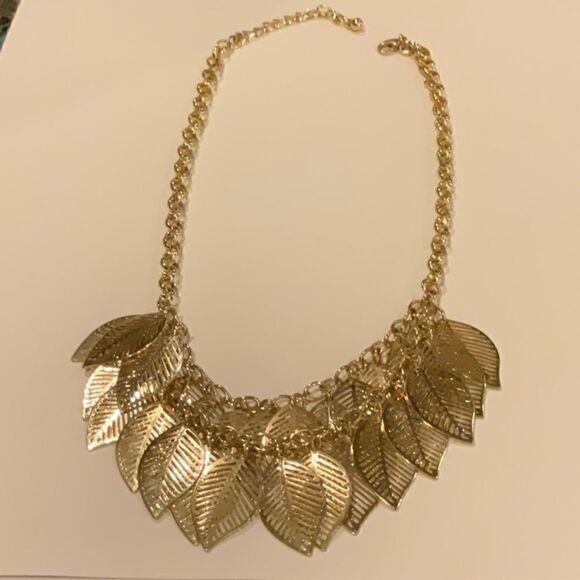 Leaf Statement Necklace - Picture 2 of 3